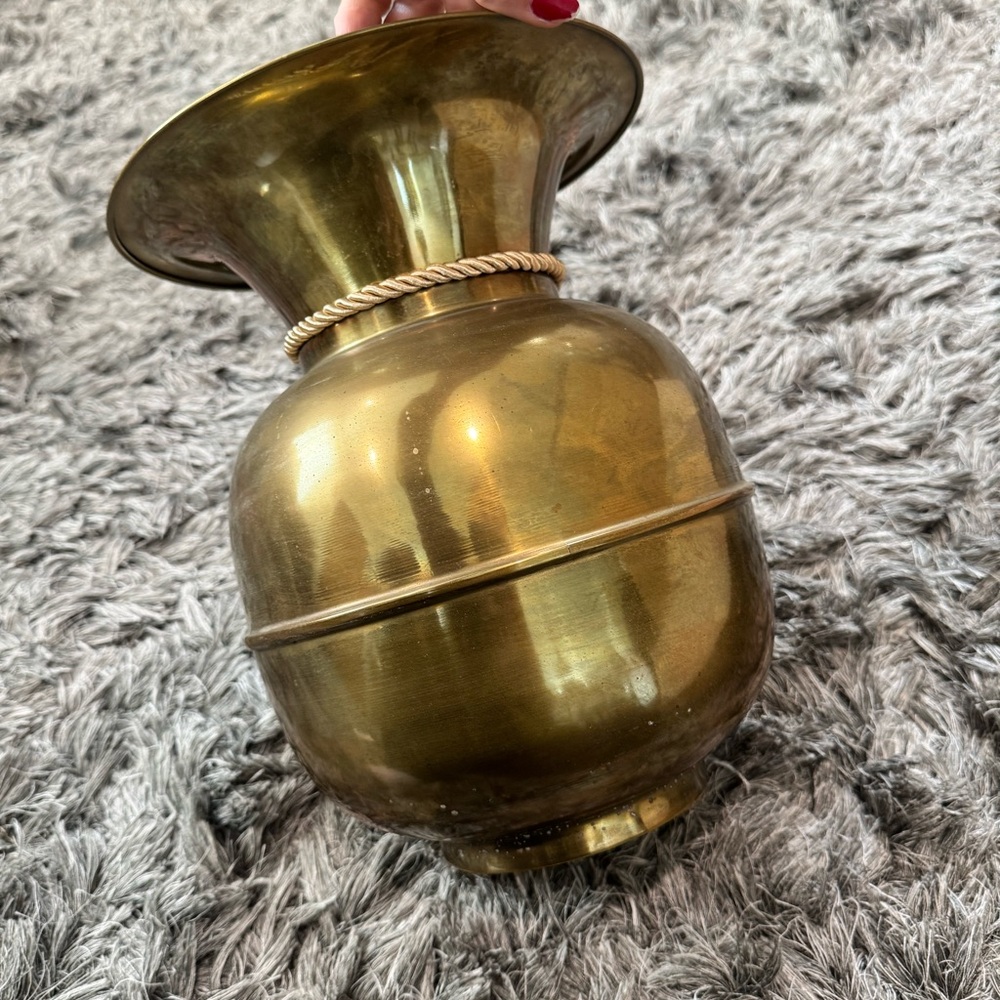 Large vintage brass spittoon style pot with tassel rope - Picture 11 of 12